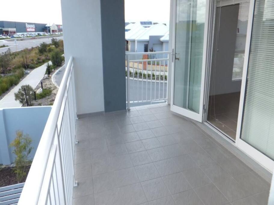 Modern Luxury 1 Bedroom Apartment - Walk To The Shops! Free Wifi Clarkson 외부 사진