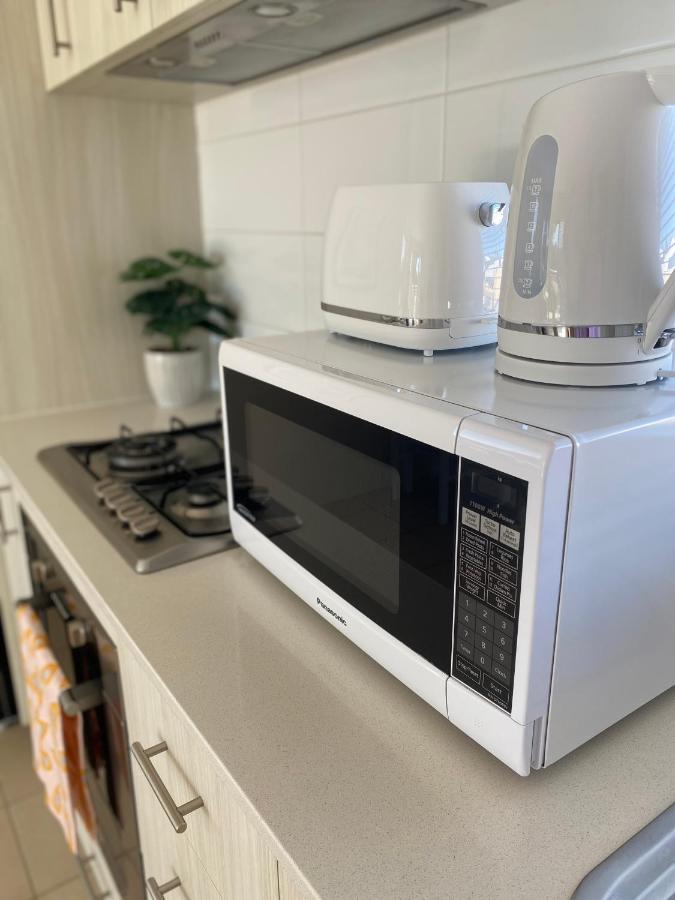 Modern Luxury 1 Bedroom Apartment - Walk To The Shops! Free Wifi Clarkson 외부 사진