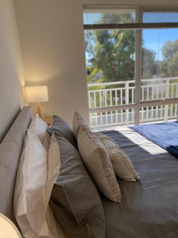 Modern Luxury 1 Bedroom Apartment - Walk To The Shops! Free Wifi Clarkson 외부 사진