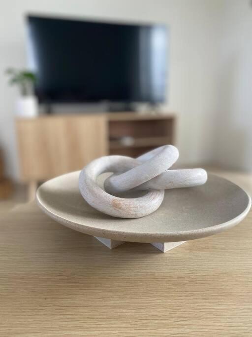 Modern Luxury 1 Bedroom Apartment - Walk To The Shops! Free Wifi Clarkson 외부 사진